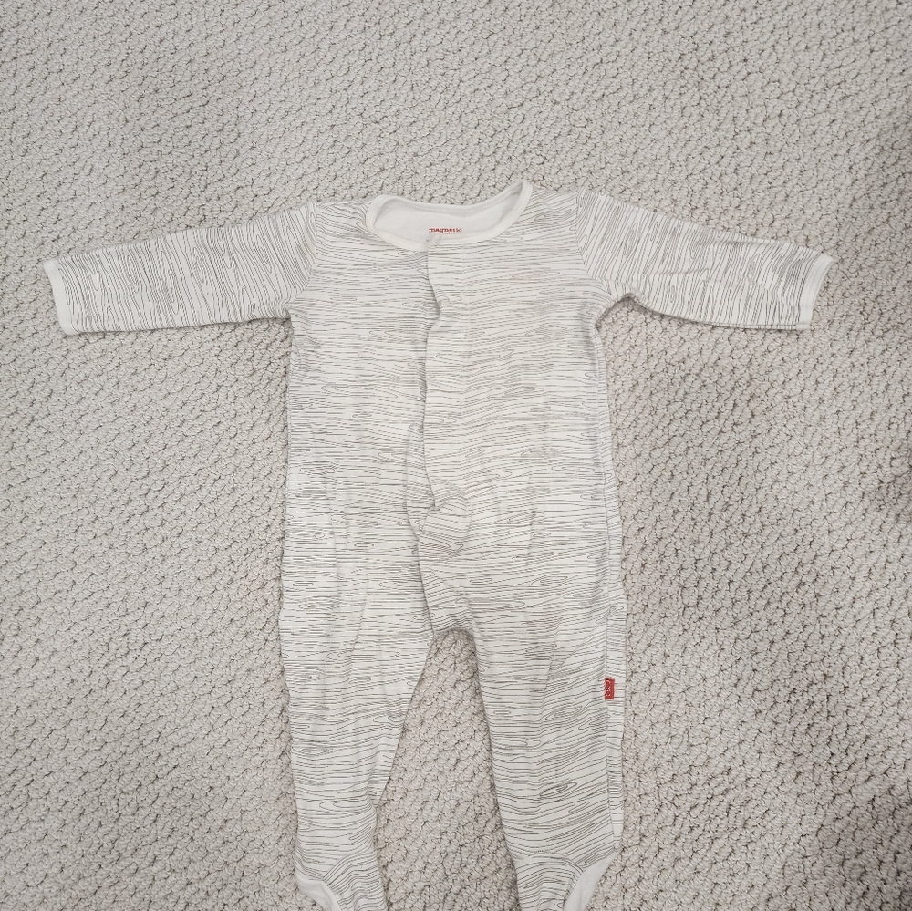 Magnetic me baby footsie